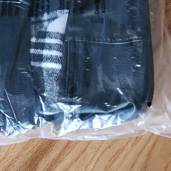 Holiday Black and White Plaid Weekender Bag, NWT! - Picture 8 of 12